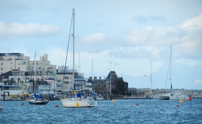 Cowes harbour boats